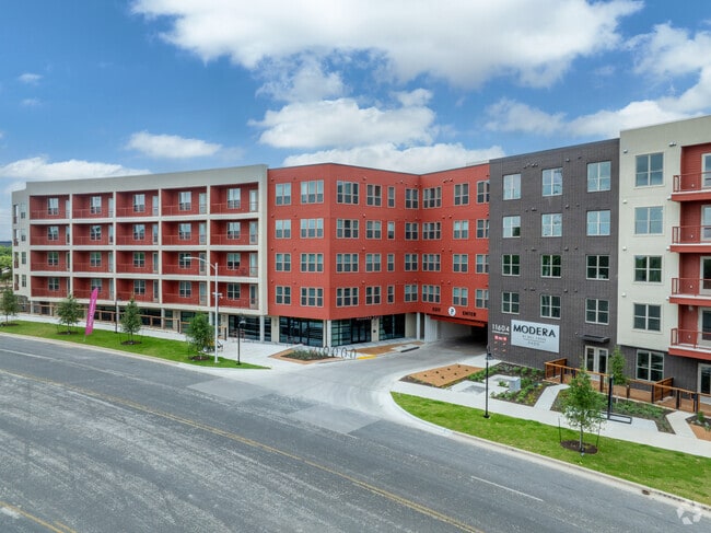 Building Photo - Modera EaDo