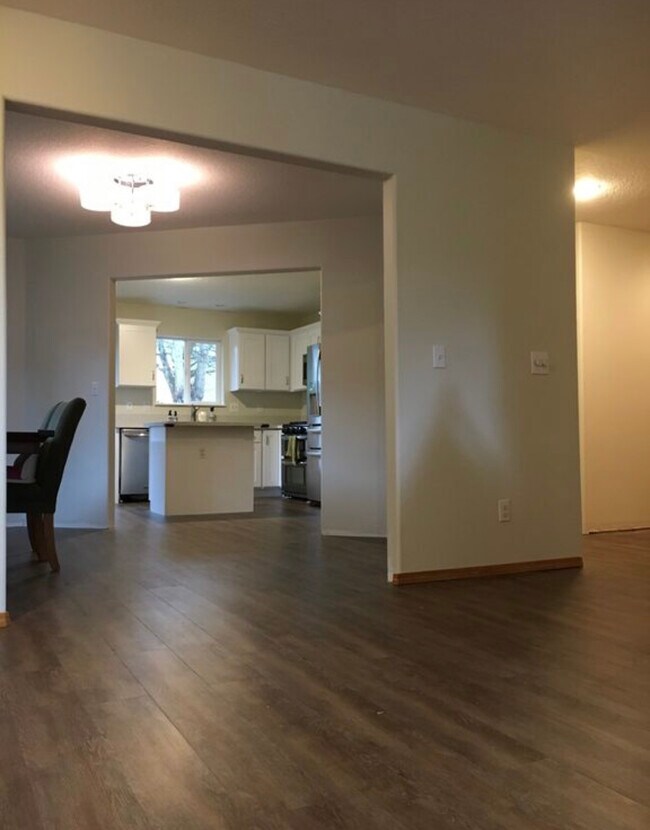 Open Floor Plan (living room to dining room to kitchen) - 2721 SW Hume Ct