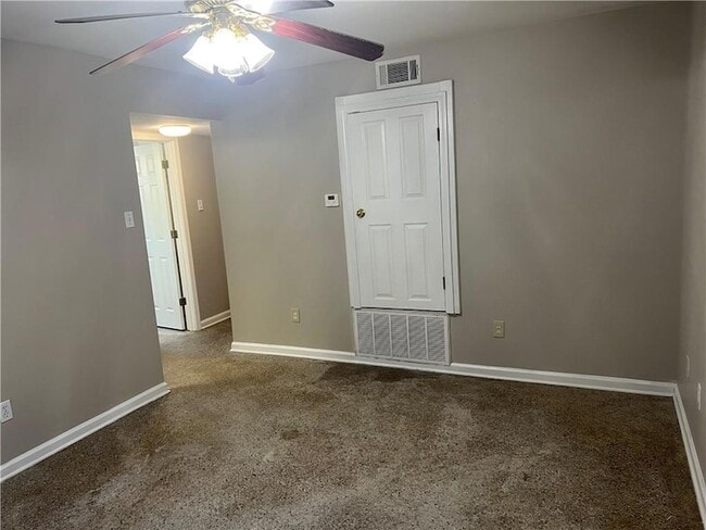 Foto del edificio - 7612 W Judge Perez Dr