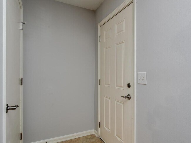 Foto del edificio - Super cute 1 bedroom, 1 bathroom apartment in West Charlotte!