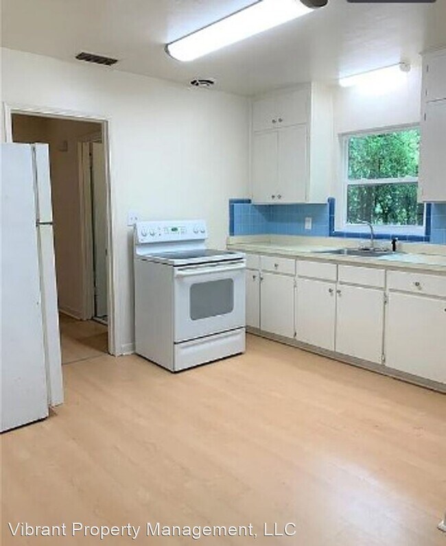 Building Photo - 2 br, 1 bath House - 823 SE 4th Ave