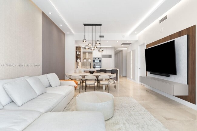 Building Photo - 15811 Collins Ave