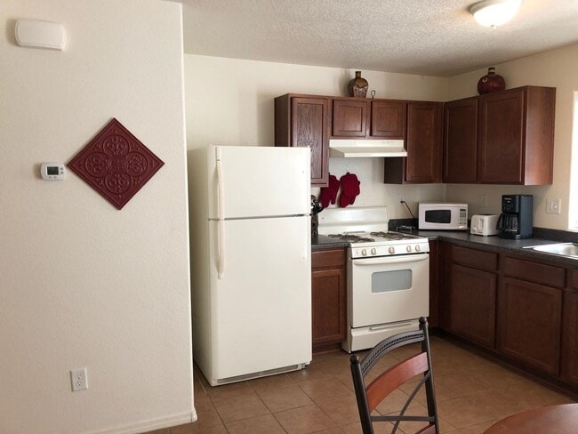 Building Photo - 2311 N Juniper Ln