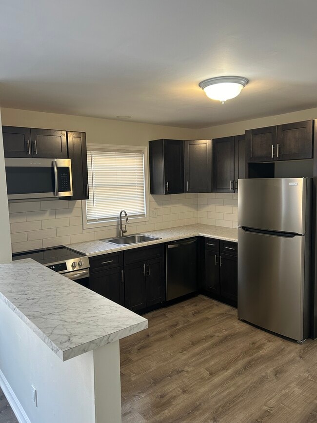 Building Photo - Hudson Valley Apartments