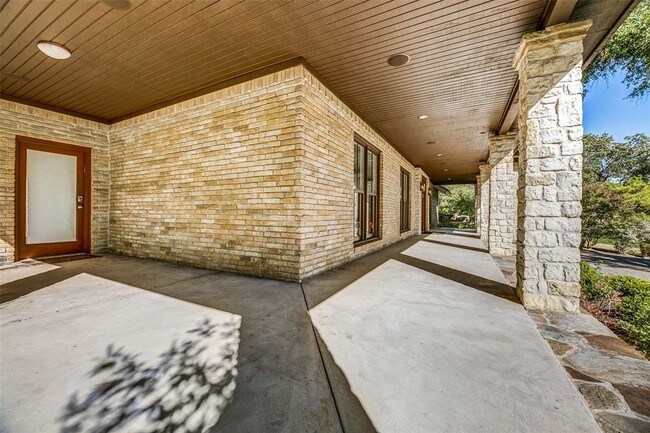 Building Photo - 6939 Lloyd Valley Ln
