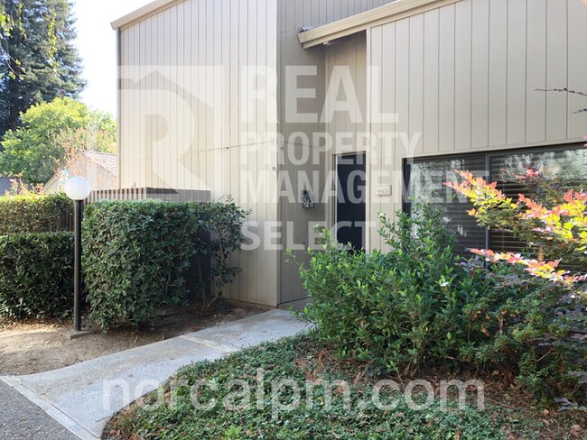 Building Photo - Serene 2 Bed 2.5 Bath with Bonus Room!