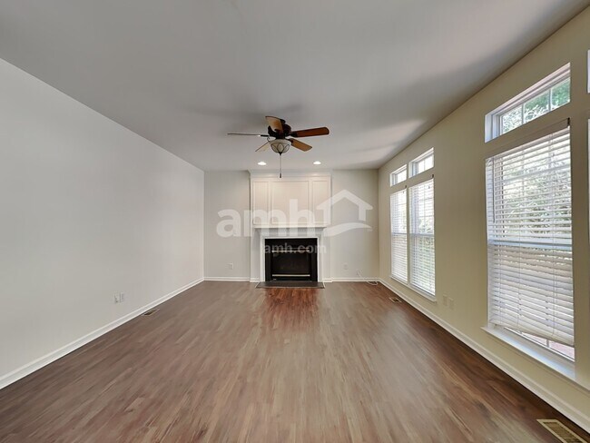 Foto del edificio - 3007 Linstead Dr