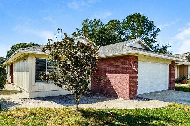 Foto del edificio - 1388 La Paloma Cir