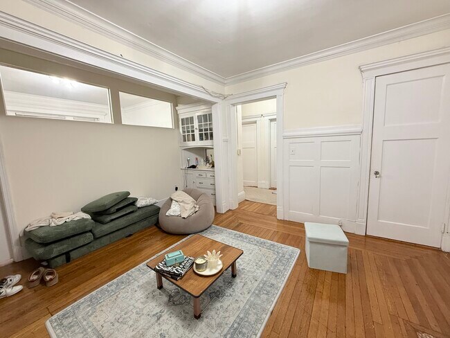 Building Photo - 458 Park Dr