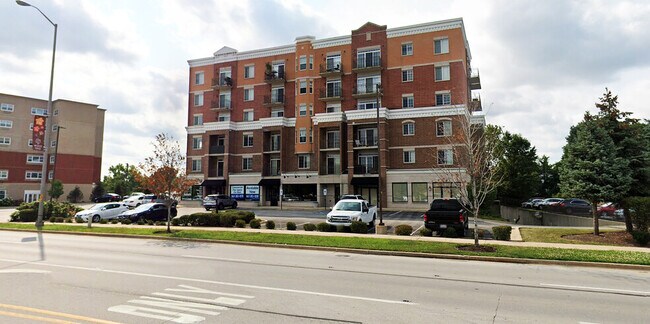 Foto del edificio - 238 E Irving Park Rd