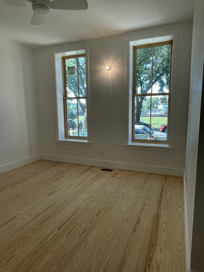 Building Photo - 1626 W 21st Pl