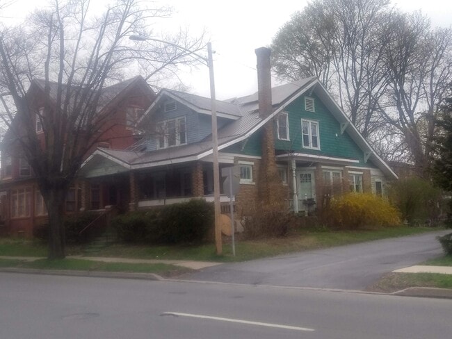 House - 523 W Beaver Ave