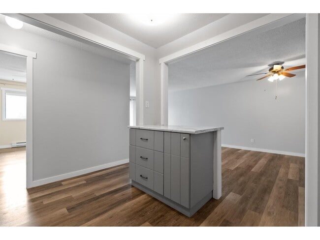 Building Photo - 9417-9417 Nowell St
