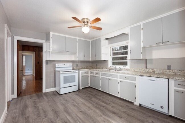 Foto del edificio - Coming soon. Home for rent Glencliff/Woodb...