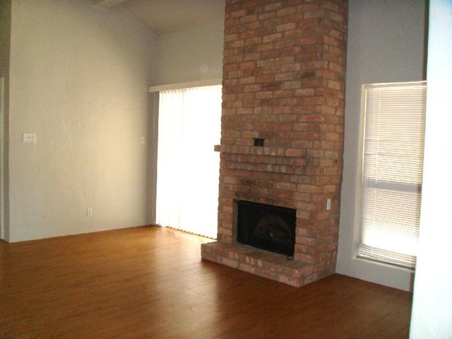 Building Photo - 626 Lois St