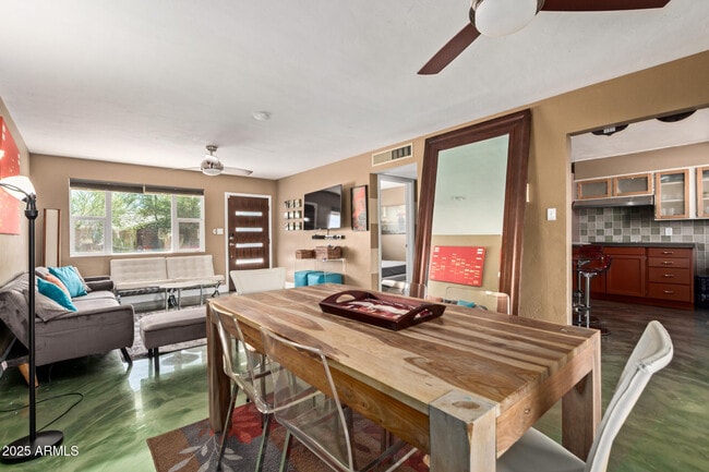 Foto del edificio - 6744 E Vernon Ave