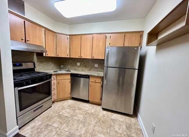 Foto del edificio - 23-32-32 31st Rd