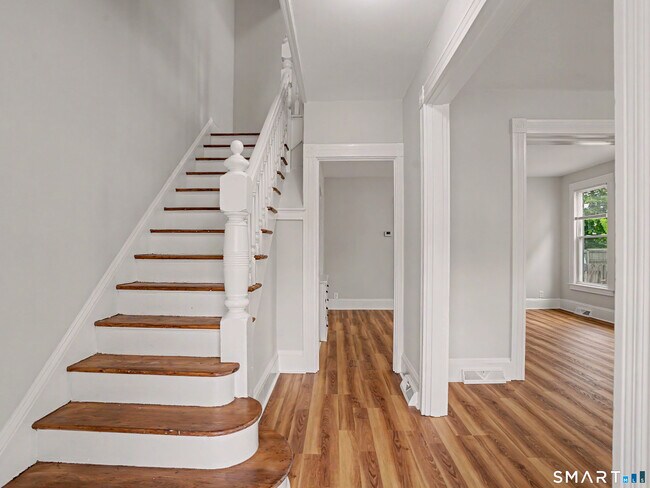 Foto del edificio - 156 Hawthorne Ave
