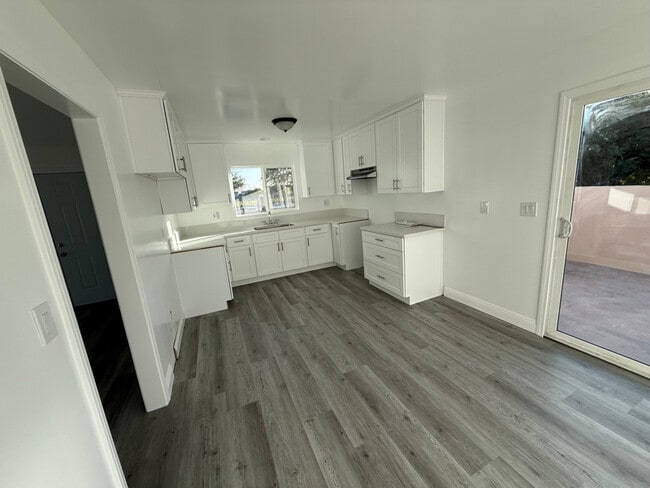 Building Photo - 3275 Saturn Ave