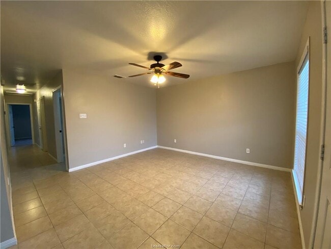 Building Photo - 1604 Rock Hollow Loop