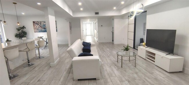 Foto del edificio - 420 NE 90th St