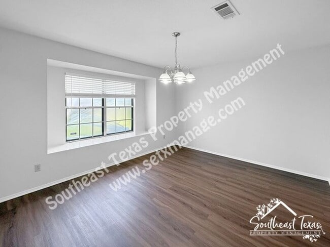 Building Photo - 1099 Sunmeadow Dr
