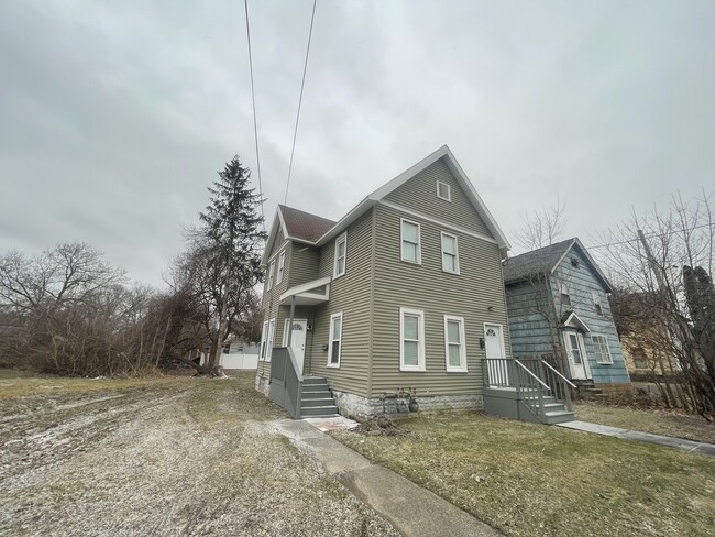 Building Photo - Newell W 613