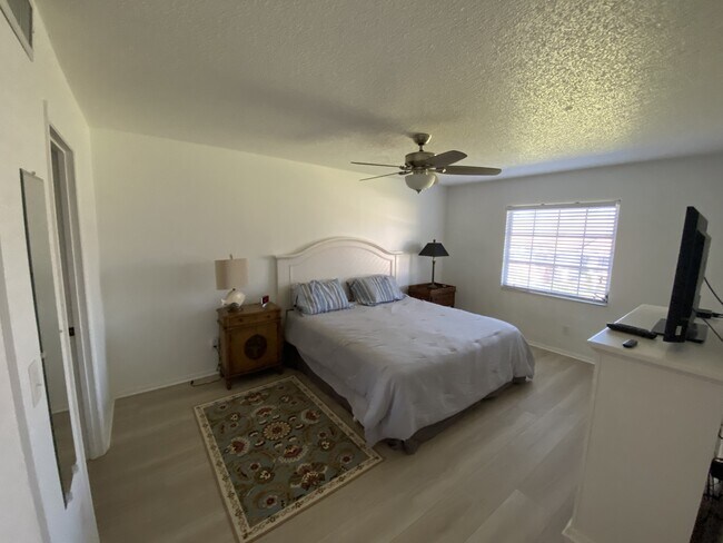 Foto del edificio - 944 Capri Isles Blvd
