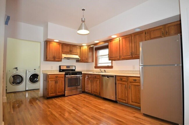 Building Photo - 156 Morrison Ave