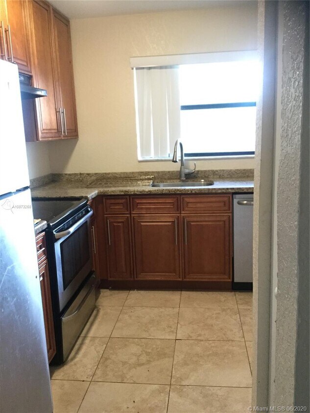 Primary Photo - 4185 NW 114th Ave