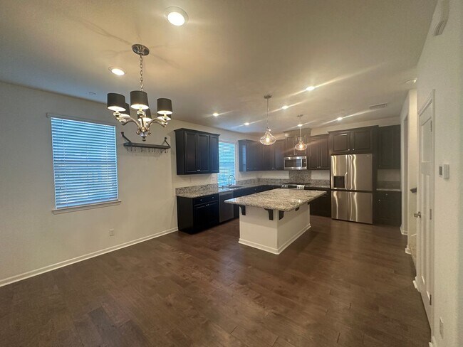 Foto del edificio - Stunning Former Model Home in Prime Rosevi...