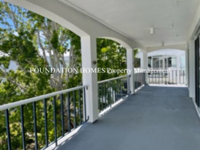 Foto del edificio - 2330 Shelter Bay Ave