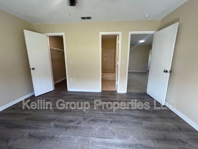 Foto del edificio - 858 Fox Lake Dr