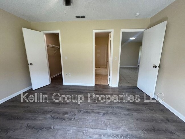 Building Photo - 858 Fox Lake Dr