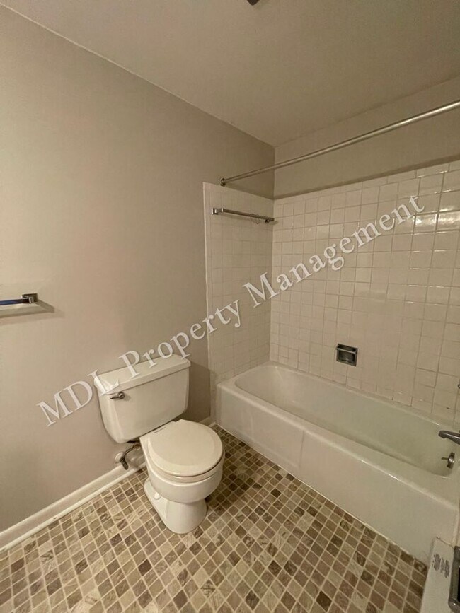 Foto del edificio - 121 N Woodbridge St