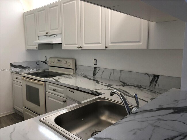 Foto del edificio - 1027 Twin Lakes Dr