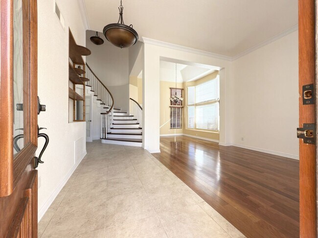 Foto del edificio - Spacious Home in Santa Fe Hills