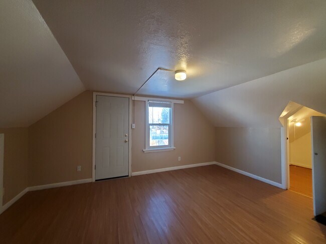 Building Photo - 310 7th St