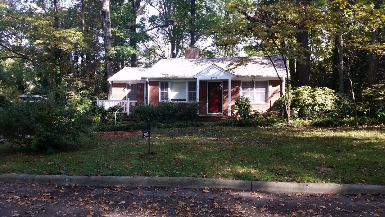 Heavily wooded private lot on dead end street - 1207 Patricia Ave
