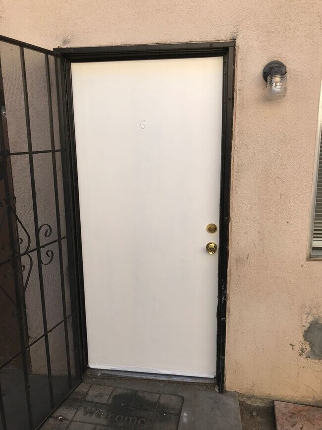 Foto del edificio - 1505 E Yale Ave