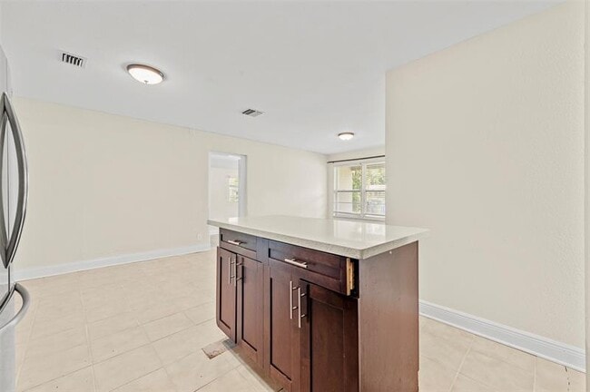Building Photo - 1524 NW 18th Ct