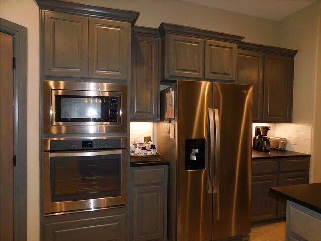 Building Photo - 3065 Bridgecreek Dr