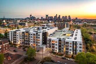 Building Photo - Stacks on Main