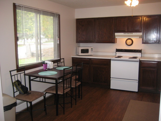 spacious kitchen - Heritage Place Apartments