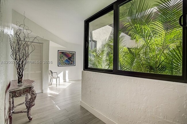 Building Photo - 276 Crandon Blvd