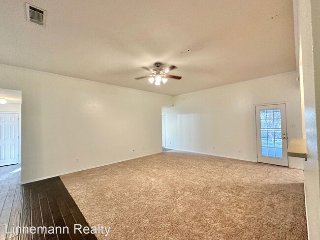 Building Photo - 5 br, 2.5 bath House - 233 Squire Loop
