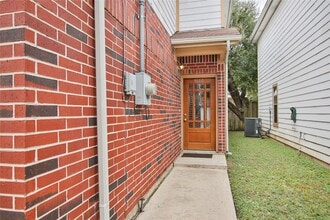 Building Photo - 9610 Elmview Pl