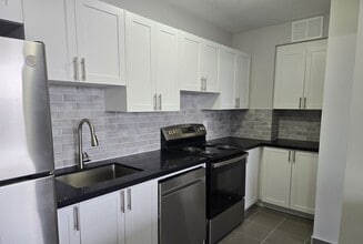 Building Photo - 2185 Lawrence Avenue East