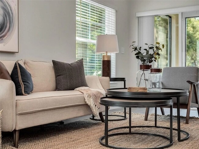 Building Photo - Modern New Lakeside Home