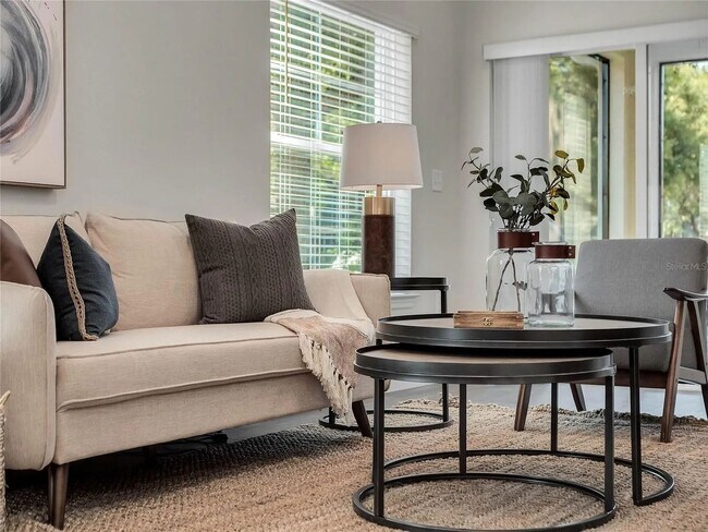 Foto del edificio - Modern New Lakeside Home